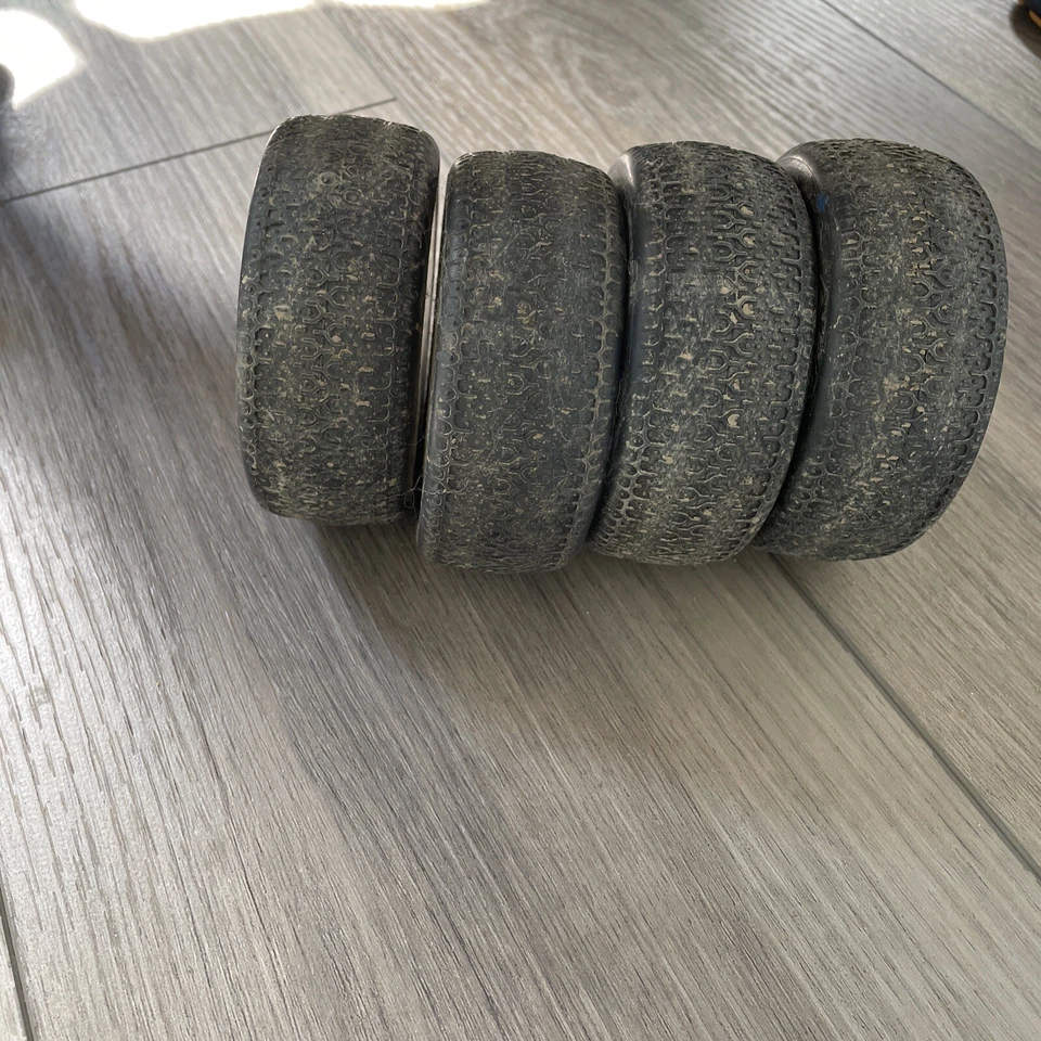 Set of 4 AKA Wishbone 1/8 Buggy Tires & Wheels Blue Compound Free Shipping - Image 4 of 4