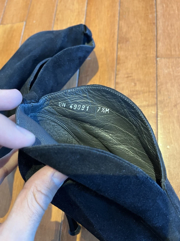 Stuart Weitzman Black Suede Ankle Boot Pointed Toe Split Front Heel 7.5 M - Image 3 of 4