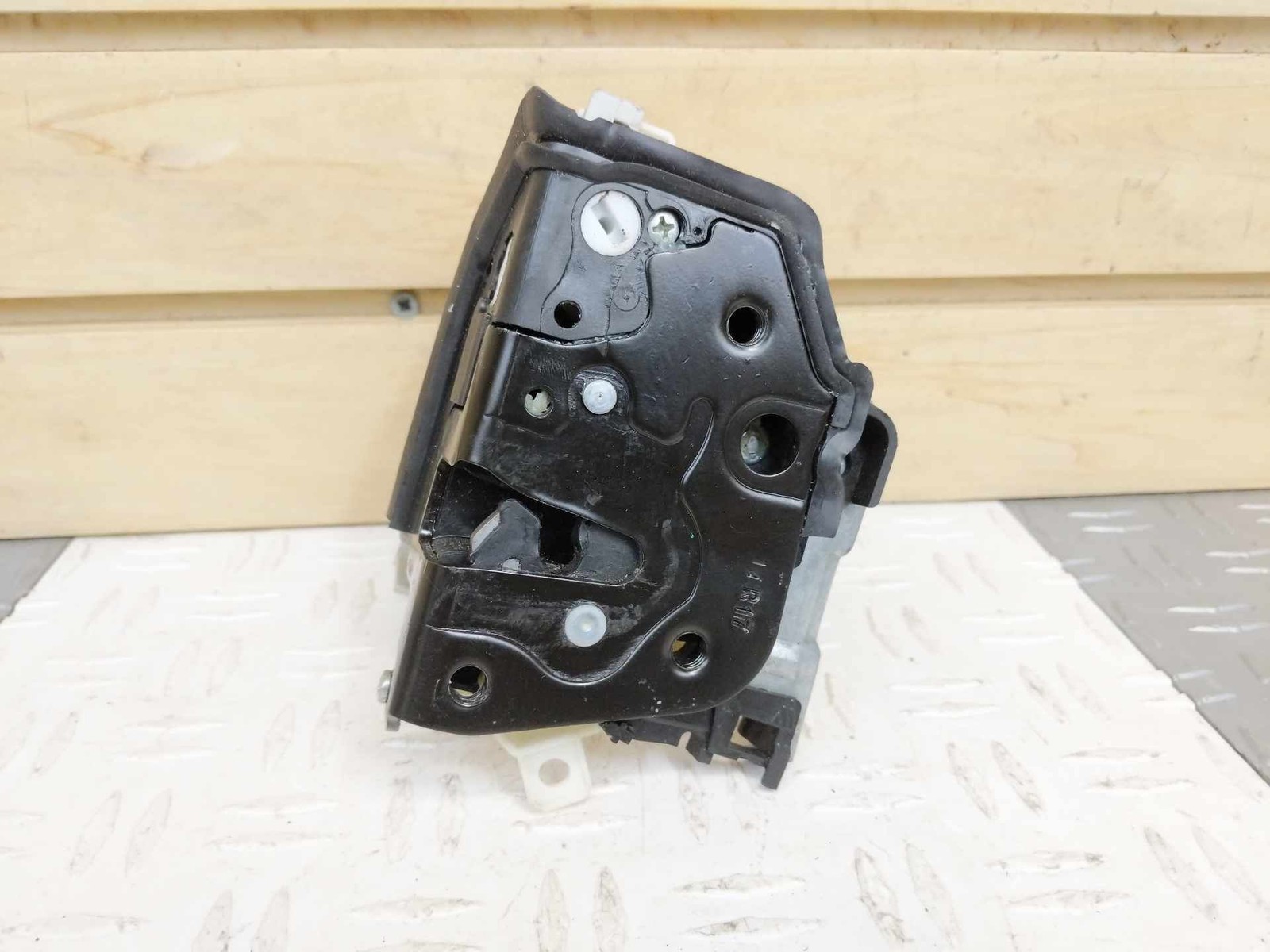 2018 Audi R8 OEM RH Pass Front Door Latch P/ 8X1837016C