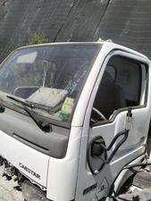 Porte avant et accessoires Nissan CABSTAR