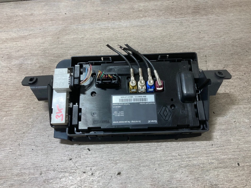 2011 RENAULT MEGANE TOM TOM SAT NAV DISPLAY SCREEN WITH SD CARD - Image 3 of 4