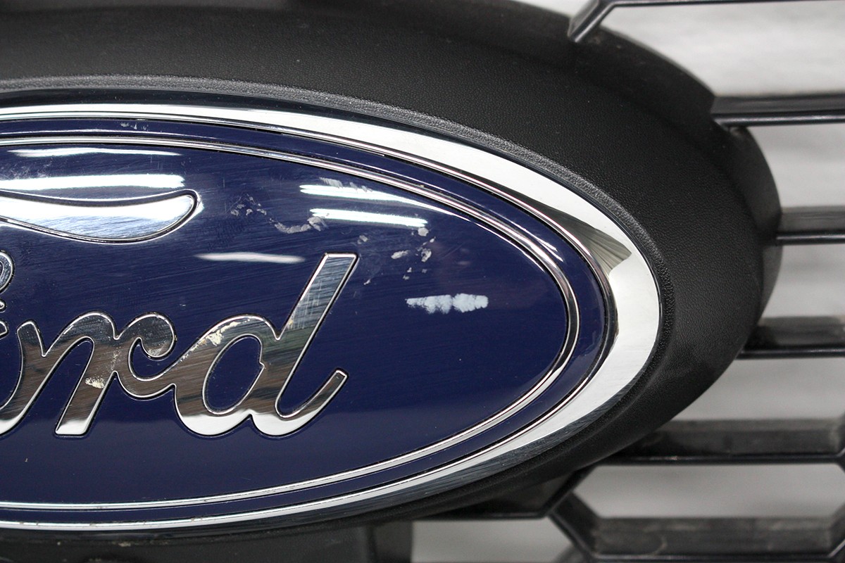 OEM Mesh type Grille with Camera For Ford Transit 150, 250, 350