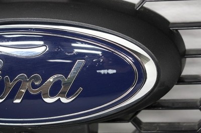 OEM Mesh type Grille with Camera For Ford Transit 150, 250, 350