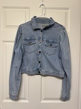 Women  s Cropped Denim Jacket Pleated Shoulder Light Wash
