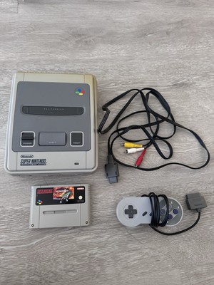 Super Nintendo mit Spiel und einem Controller