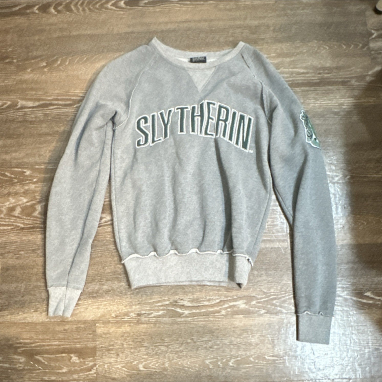 Universal Studios Harry Potter Slytherin Pullover Sweater Gray Women's Size XS