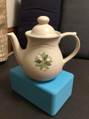 Vtg Pfaltzgraff Christmas Heirloom Beverage Server Coffee Tea 490 Holiday  48 oz