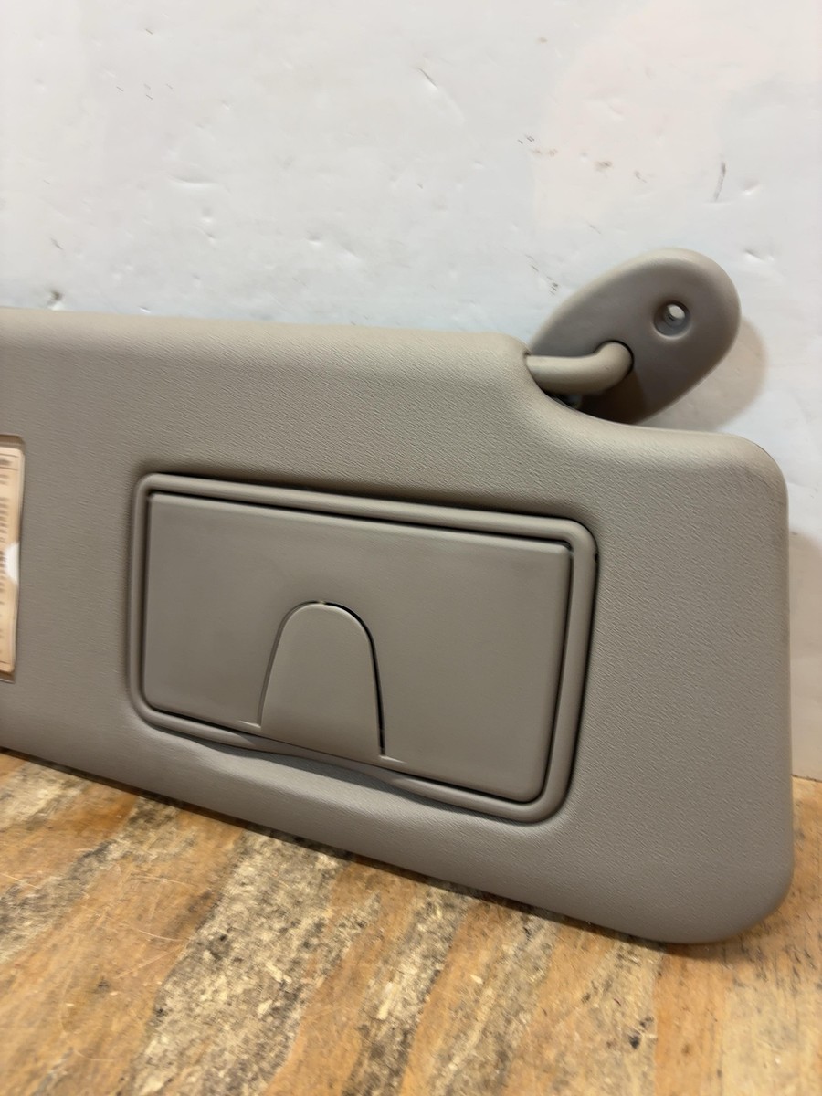 2001 2002 2003 2004 05 06 SUZUKI GRAND VITARA Right Sun Visor OEM