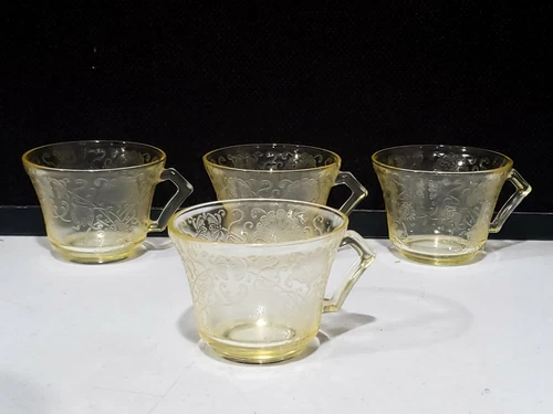 SET OF 4 - TEA CUPS Vintage HAZEL ATLAS GLASS Depression FLORENTINE II
