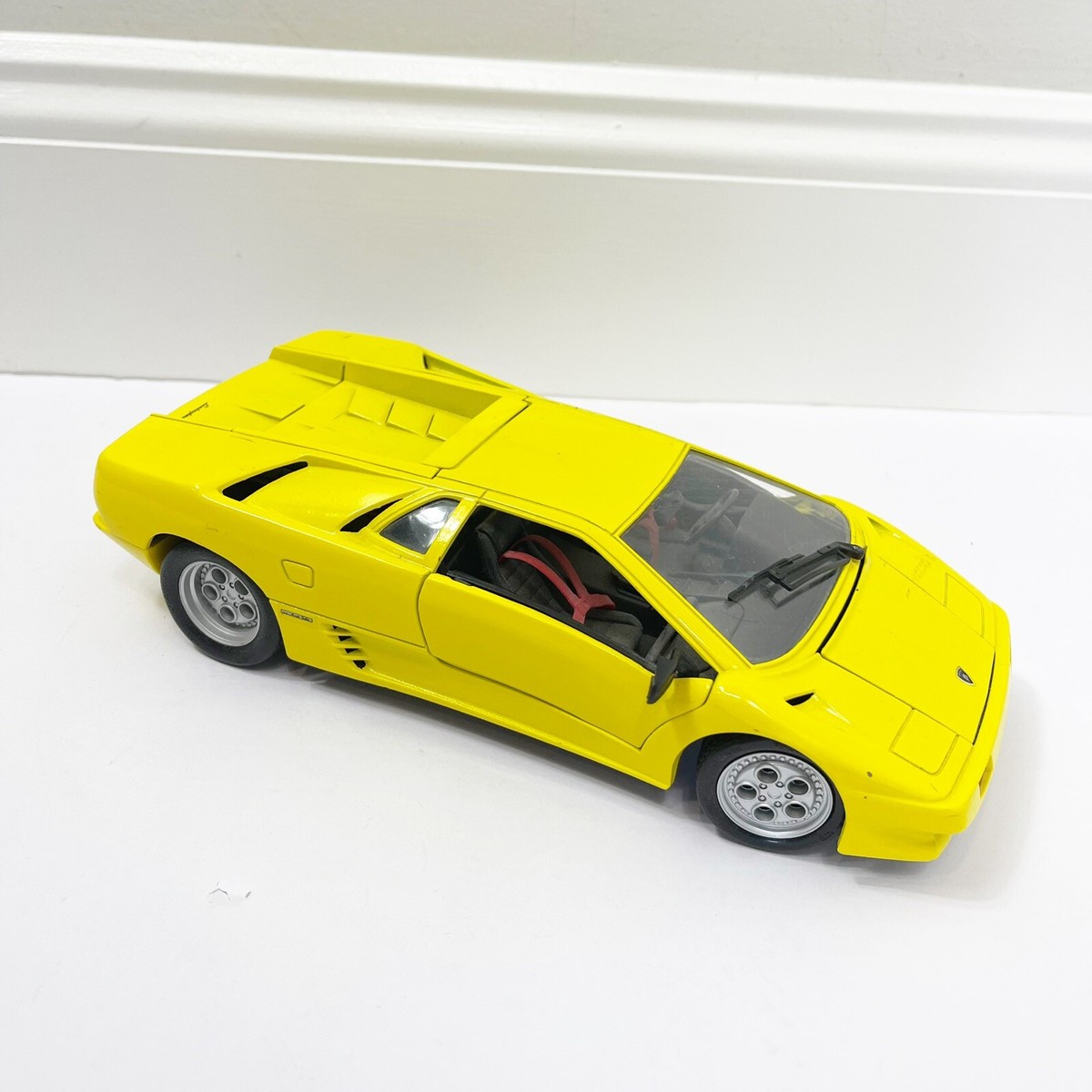 ミニカー Maisto Lamborghini Diablo Dodeg Charger Maisto '1990 Yellow Lamborghini Diablo' Special Edition