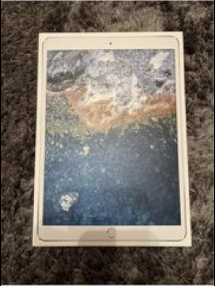 Apple iPad Pro 64GB, Wi-Fi , 10.5 in - Silver Cellular - Image 2 of 4