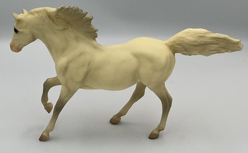 Caballo Breyer Semental Andaluz Correr Alabastro Off White De Colección - Imagen 3 de 6