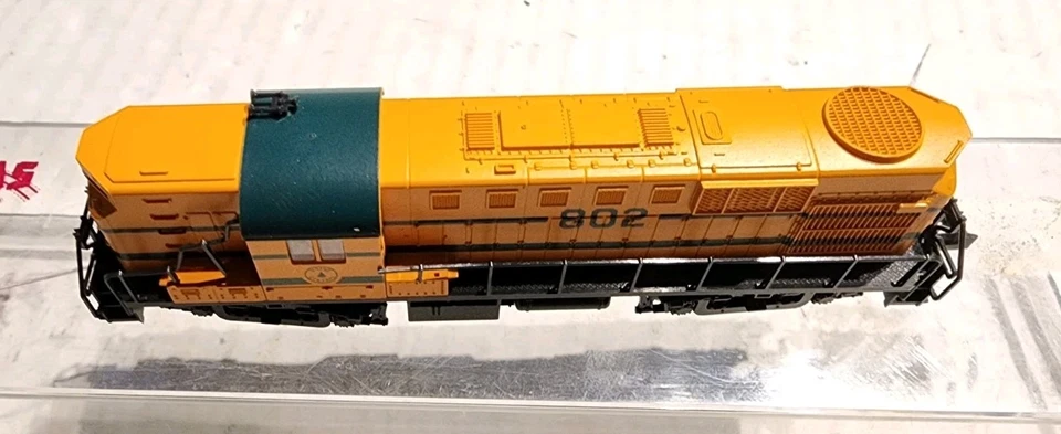 Atlas Kato N Scale RS-11 Diesel Engine Maine Central #802 - Image 2 of 4