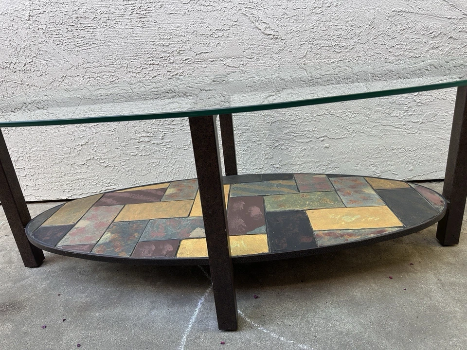 Mesa de centro vintage de azulejos ovalados de mediados de siglo: hecha a mano Foto 3 de 4