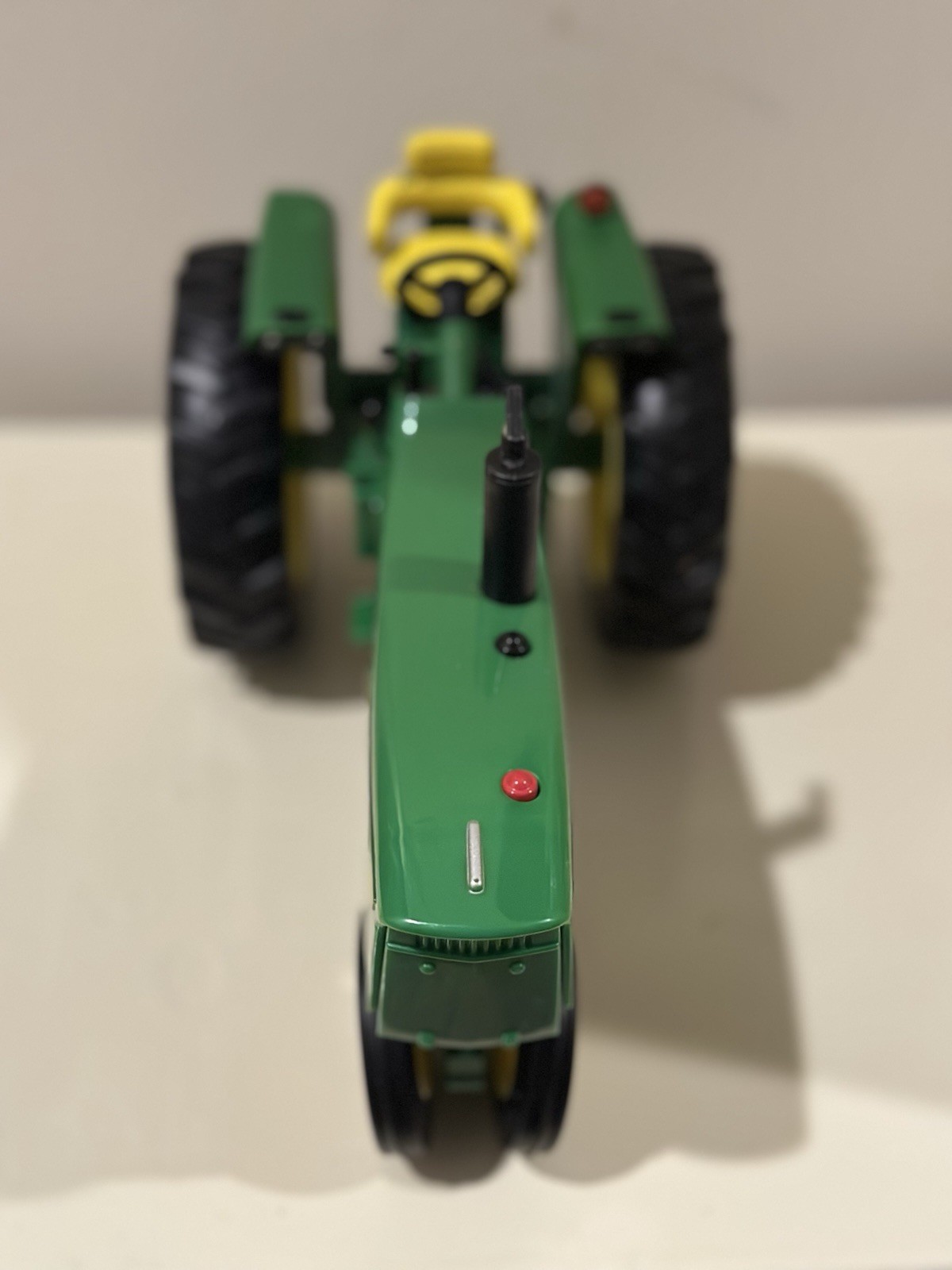 John Deere 4020 Diesel Tractor by Tomy with Sound and Lights 1:64 thumbnail 6