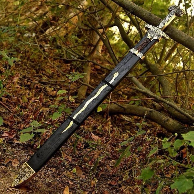 Custom Hand Engraved Damascus steel vikings Sword With Scabbard,best for cosplay