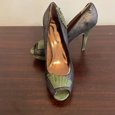 New in box Poetic License Egyptian Princess Metallic Green Bronze Heels 9.5