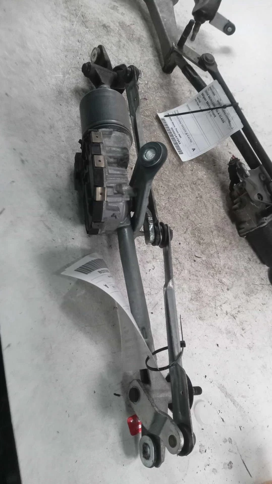 Motor de limpiaparabrisas usado para: Hyundai Genesis SDN Grado A 2015 Foto 2 de 4