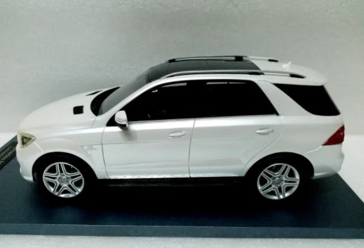 1/18 Resin car model Mercedes Benz ML63 AMG SUV 2012 White/Silver