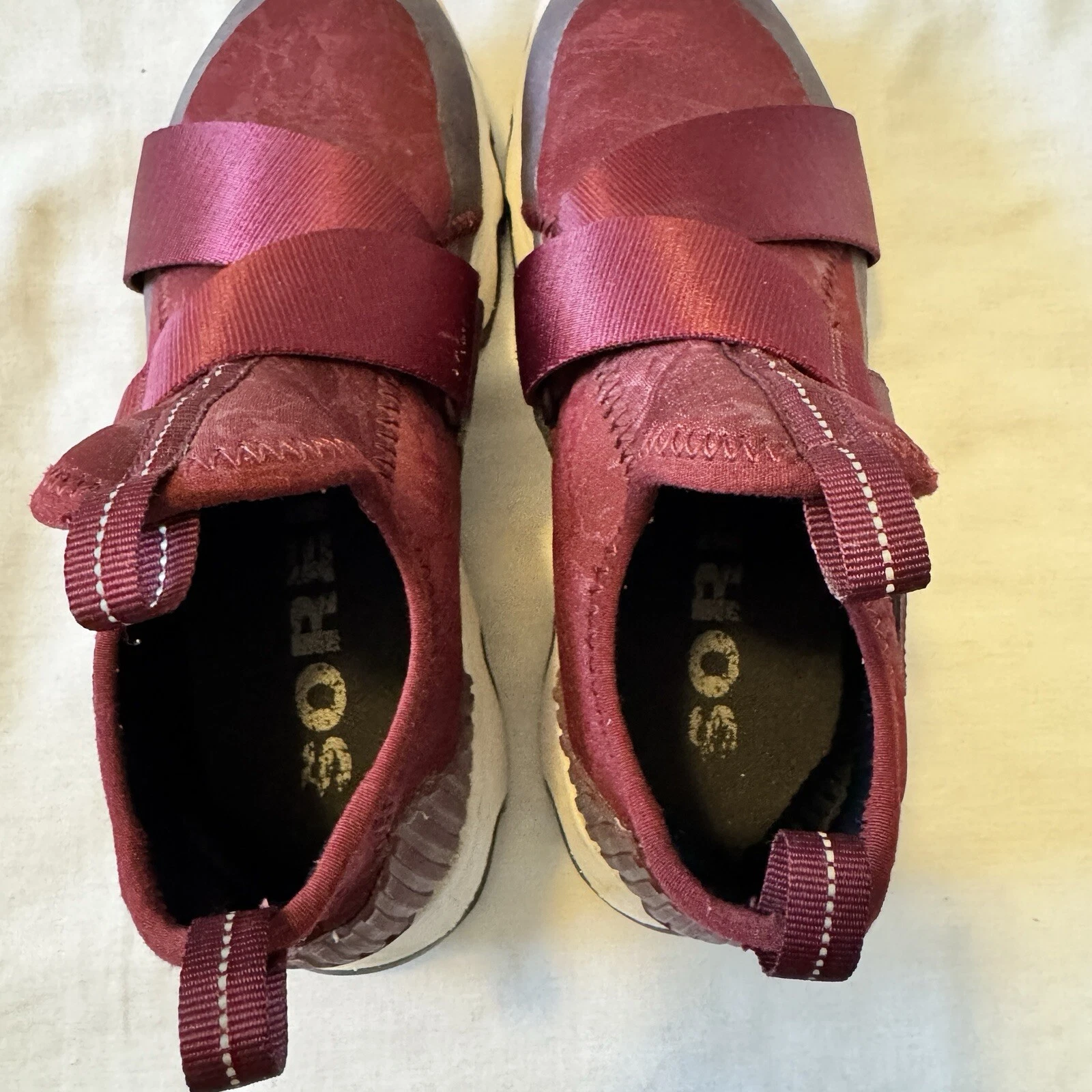 sorel kinetic laceless seat belt strap athletic shoes