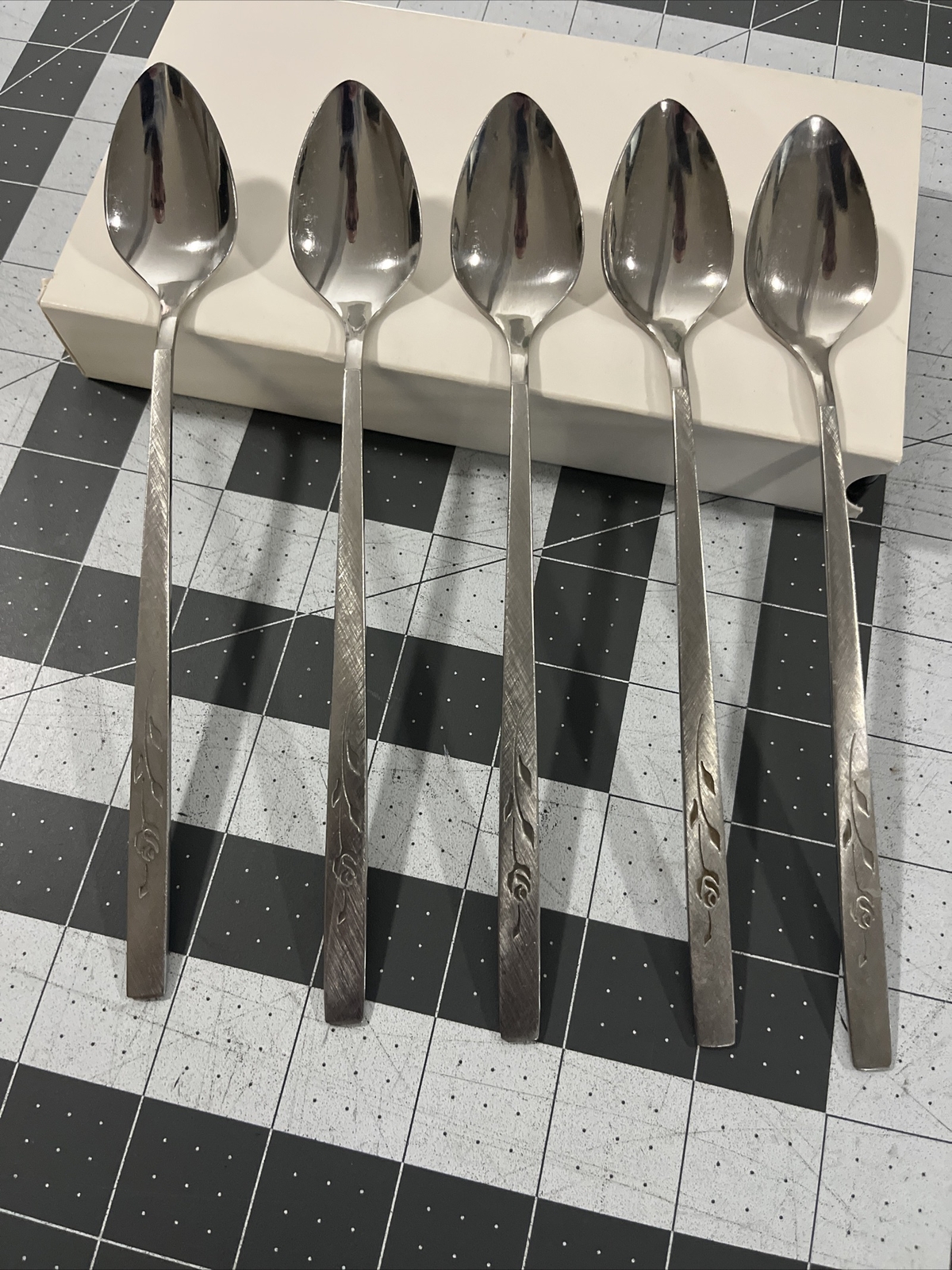 Oneida / Oneidacraft Deluxe Capistrano (5) Iced Tea Spoons Stainless Flatware