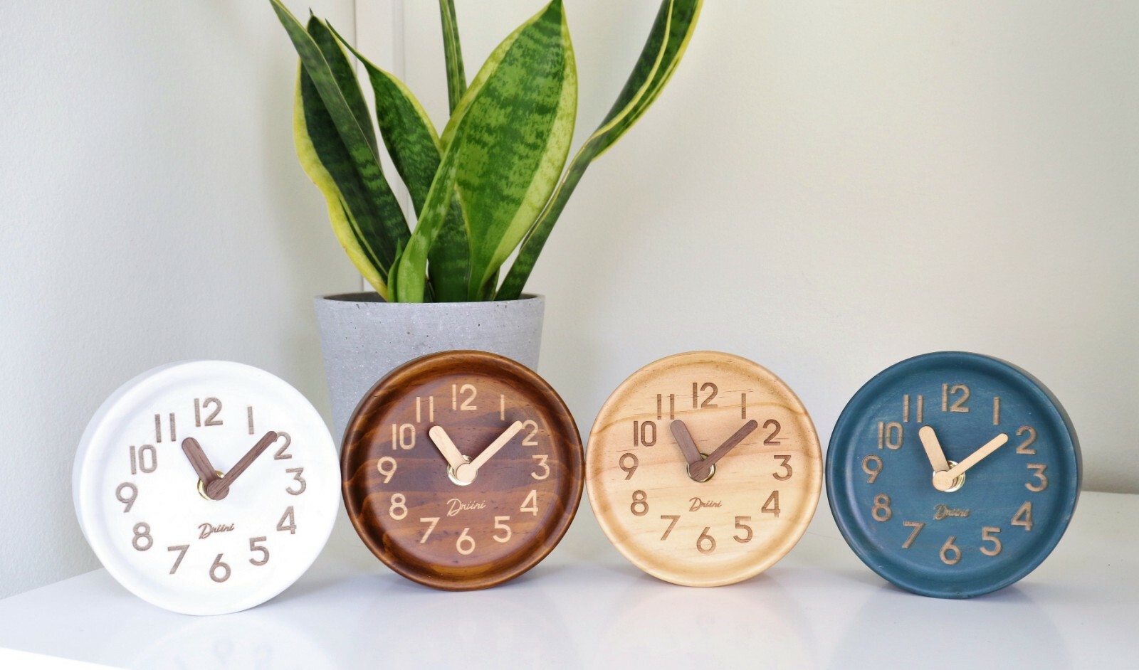 Driini Wooden Desk & Table Analog Clock Made of Genuine Pine (Battery Operated)