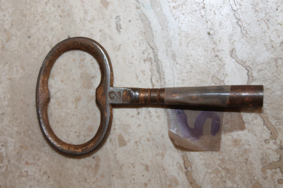 DOUBLE CLES PENDULE REMONTAGE ET REGLAGE CARRES 2.75 mm 1.95 mm