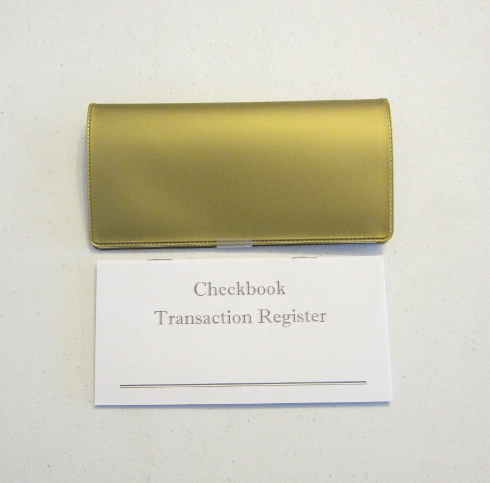 как выглядит 1 NEW GOLD VINYL CHECK BOOK COVER 12 NEW CHECKBOOK TRANSACTION REGISTERS фото