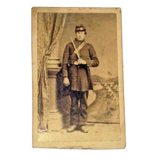 c1862-65 Civil War CDV PHOTOGRAPH-UNION SOLDIER Armed w/Large KNIFE Wearing KEPI