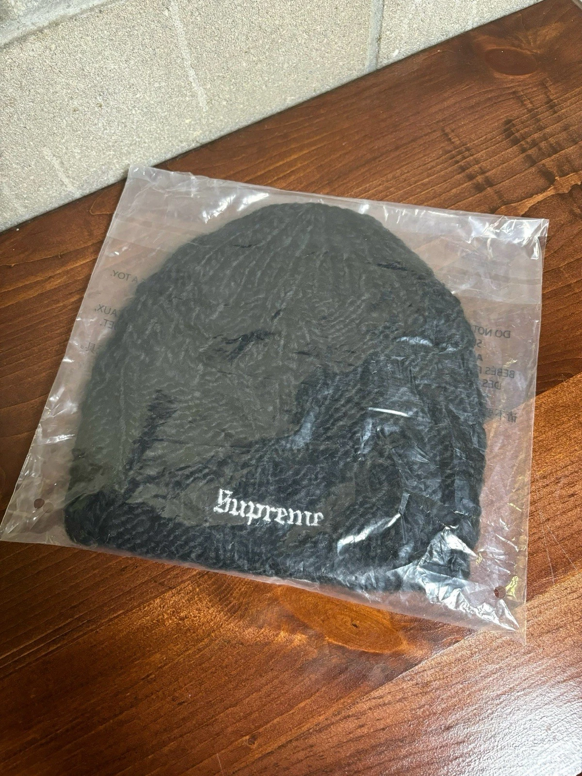 Bonnet tricot Supreme Block noir SS25 neuf en plastique