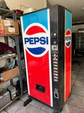 Dixie Narco 440 Drink Vending Machine 8 Selection