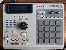 AKAI Professional MPC2000XL Drum Sampler Sequ...