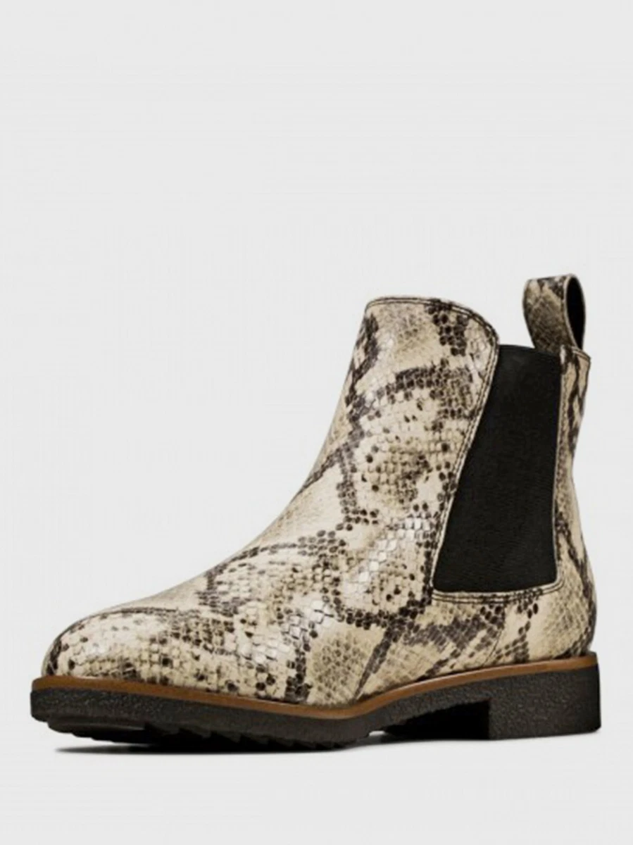 Clarks griffin plaza boots 2025