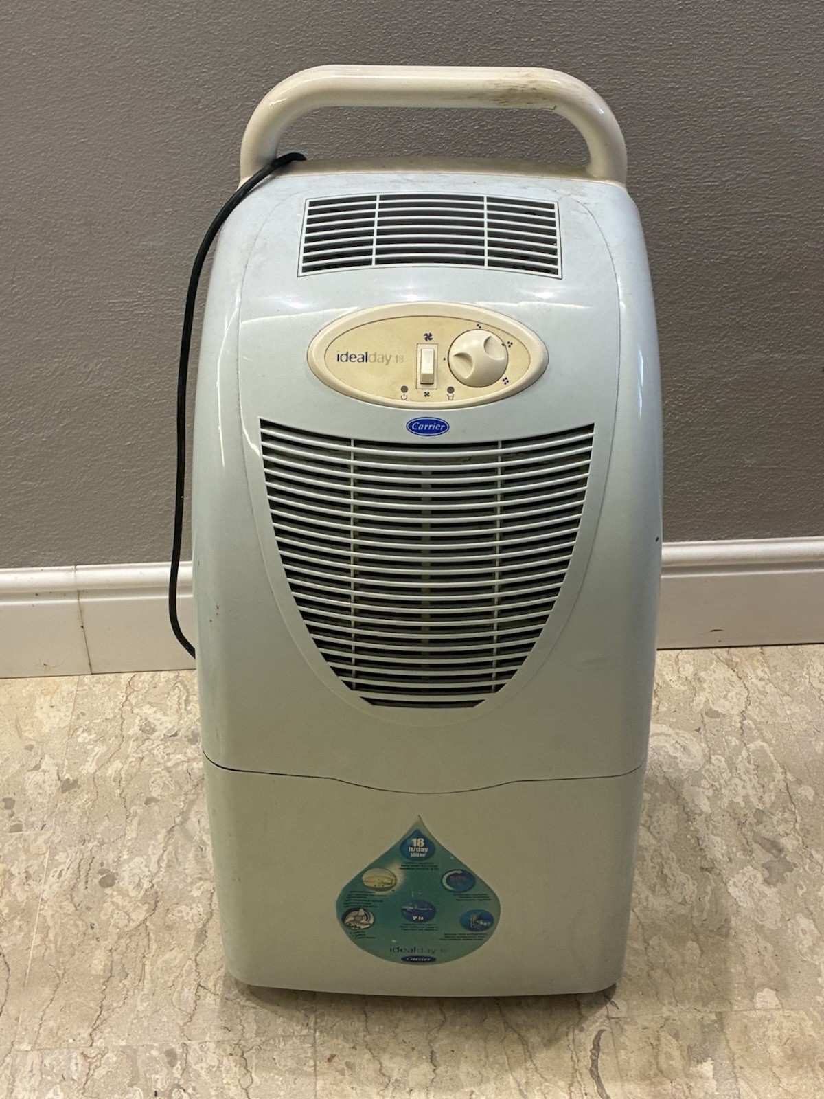 deumidificatore Carrier Idealday 18, da circa 18 litri/24 h,