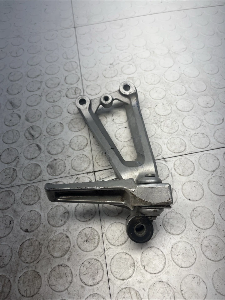 Honda CBR600 1999 F4 CBR 600 F4 reposapiés de pasajero trasero izquierdo OEM Foto 2 de 4