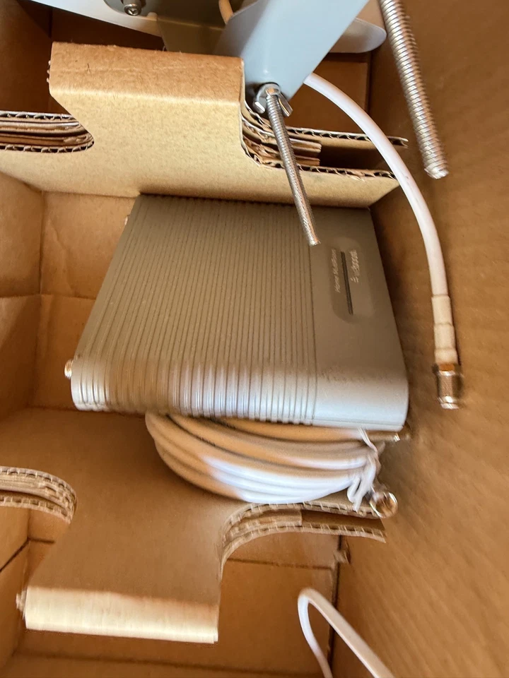 Slight used weBoost Destination RV Cellular Signal Booster motorhome  (470159) - Image 2 of 4