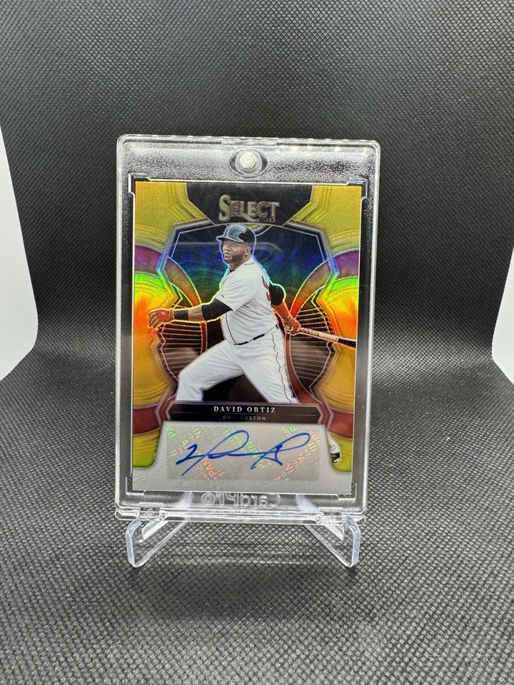 2023 Panini Select Signatures Дэвид Ортис #S-DO золотая призма 10/10 (AU) - Изображение 2 из 4