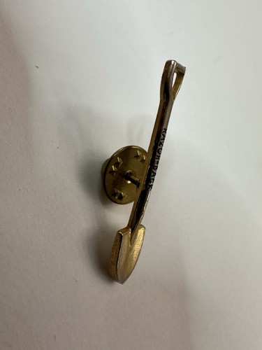 Vintage Tie Pin: Razor-Back Gold Tone Shovel Design Razorback, See Pics! Pin - Picture 2 of 6