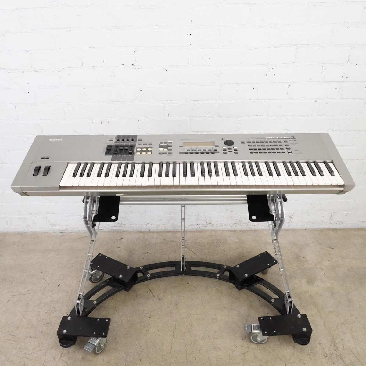 Yamaha Motif 7 76 Note Music Production Synthesizer Workstation Keyboard 52688