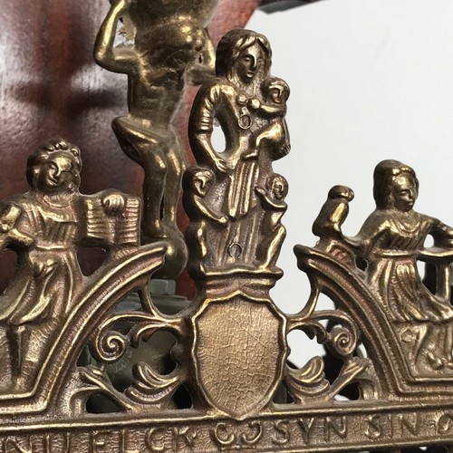 Reloj holandés funciona latón macizo y madera ornamentado hecho en Inglaterra - Imagen 7 de 24
