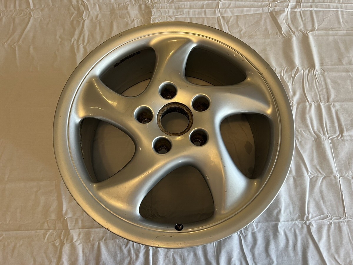 OEM Porsche 911 (993) 7.5Jx18-ET50 Solid Spoke “Turbo Twist