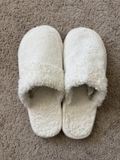 Pottery Barn Faux Sherpa Soft White Slippers Size Medium Women  s 8-9/Men  s 6-7 