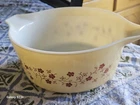 Vtg PYREX Trailing Flowers 475-B Lt Yellow Casserole Dish 2 1/2 QT  no chips or