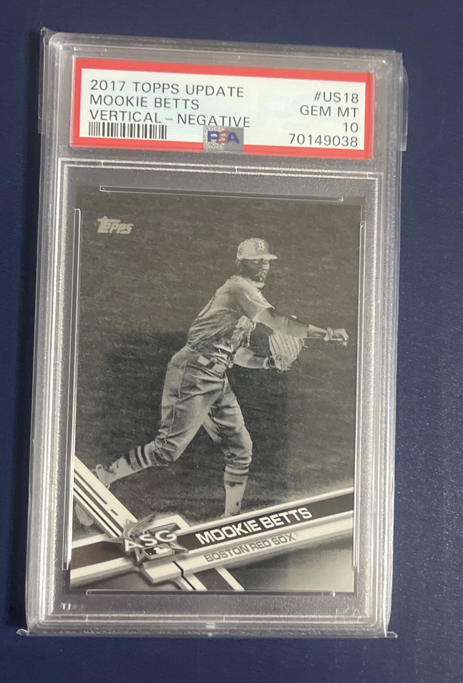 2017 Topps Update- Mookie Betts #us18 Negative PSA 10 Pop 2 Gem Mint view 1