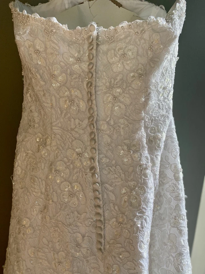 Davids Bridal Wedding Dress Size 12 lace embroidery Preowned  - Image 2 of 4