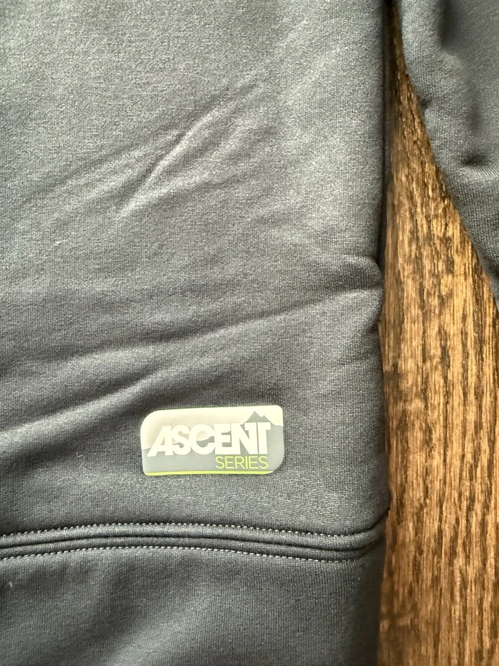 EMS Eastern Mountain Sports Men’s Ascent Series Crew Neck Black Fleece Size L - Imagem 2 de 4