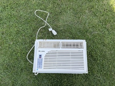 LifeZone Window AC Unit - As-Is / For Parts - Side Panels Included