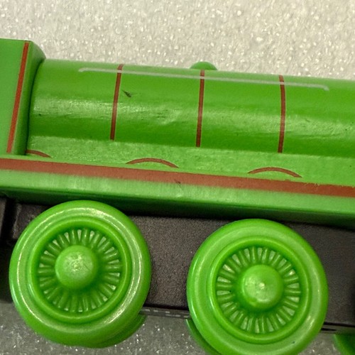Thomas & Friends Ferrovia in Legno Illuminazione Rivela Henry Treno Serbatoio Motore NoTender - Foto 15 di 17