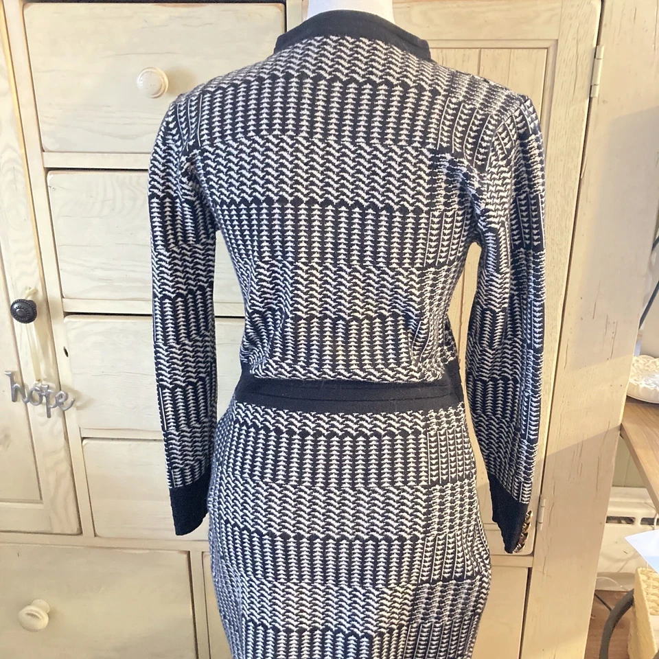 Balmain Women’s Sweater Dress Black White Gold Bodycon Paris France Unsized 33”L - Image 3 of 4