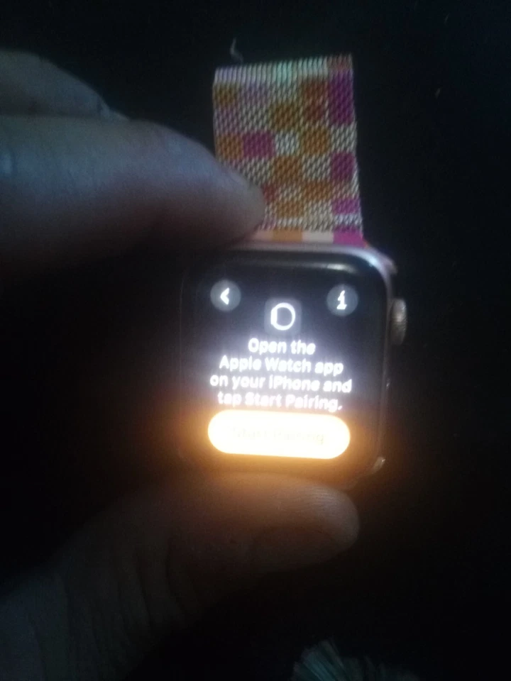 A1975 Apple Watch Series 4 Rose Gold 40mm *Pre Owned* - Image 4 of 4